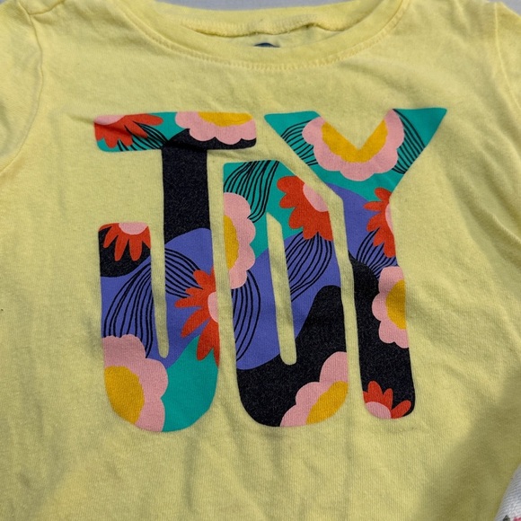 Old Navy - 3 piece set - Yellow T-Shirt and white floral denim jeans - Picture 2 of 6